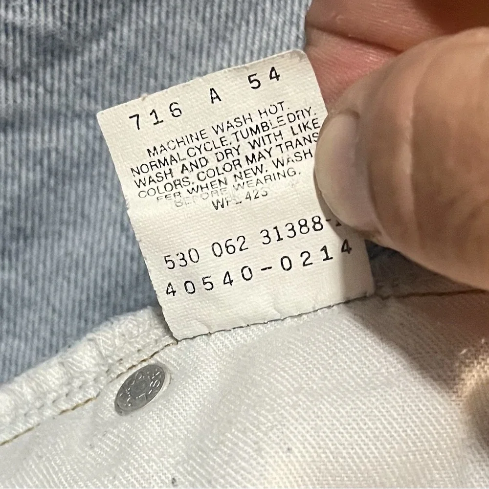Vintage Levi's 540 Relaxed Fit Men's W42 x L32 Brown Tab Light Wash Made in USA